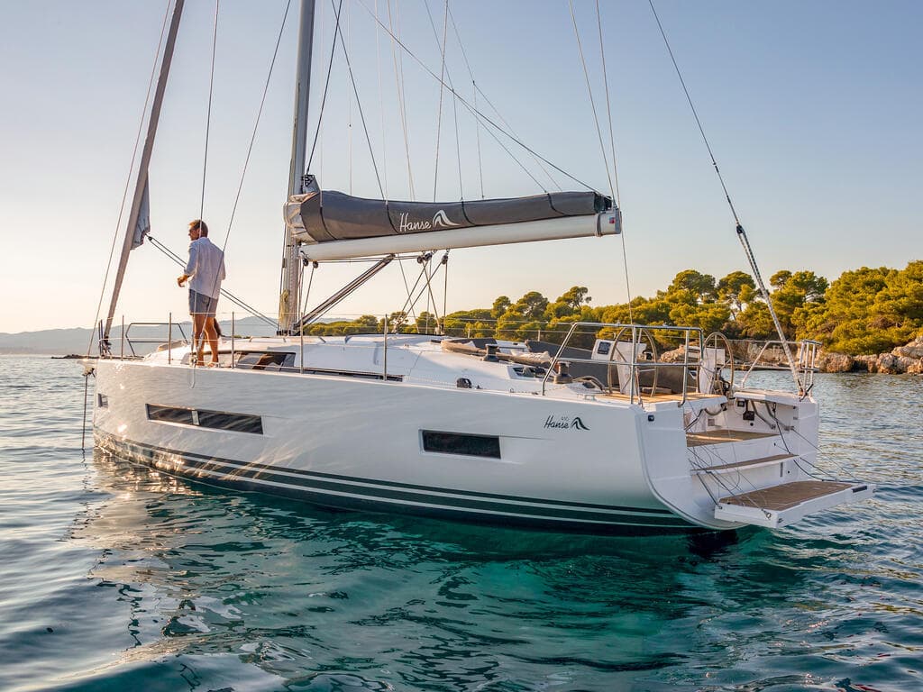 man on the cocpit of Hanse 410